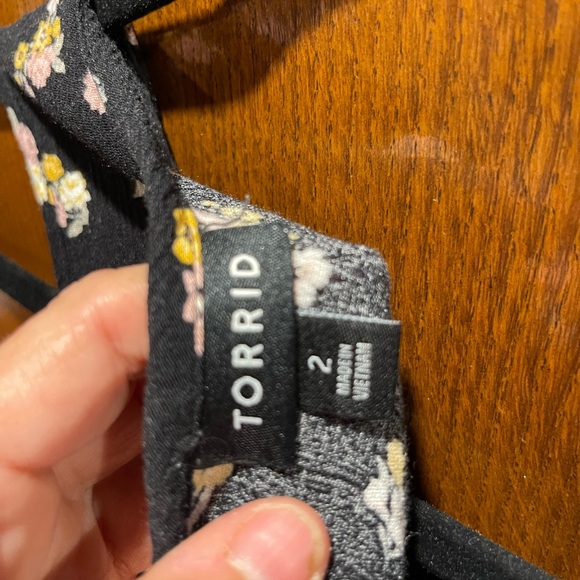 Black floral tank - Picture 3 of 3